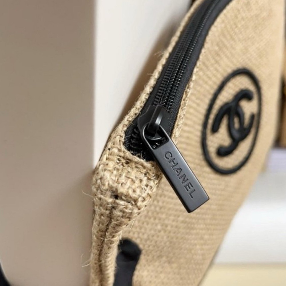 Chanel Beaute Alaplage Jute Pouch with Black Embroidered CC Logo. New in Box. - Picture 3 of 6